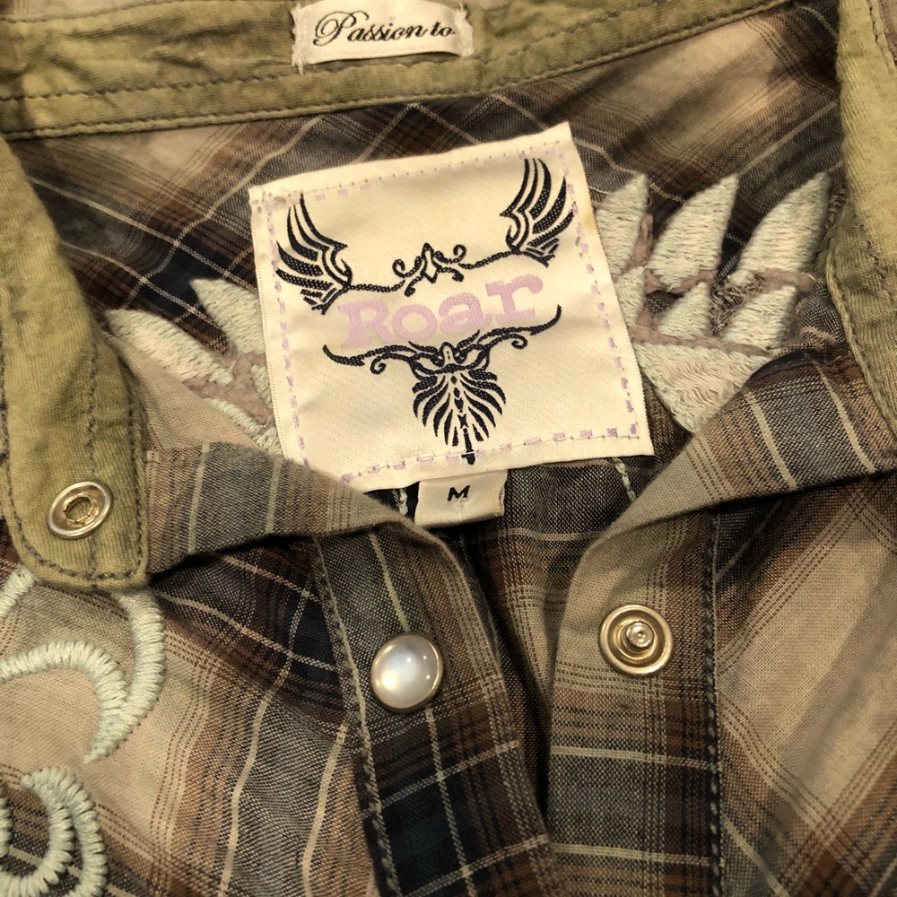 Roar Button Up - image 4